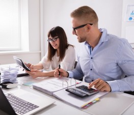 Jakie akcesoria do klejenia powinny znaleźć się w każdym biurze?